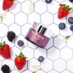 Neutrogena Triple Age Repair Face Moisturizer - with Hexinol Technology & Vitamin C, Anti-Wrinkle Face Cream with SPF 25, Visibly Reduces Wrinkles & Firms Skin, 1.7 oz - Image 8